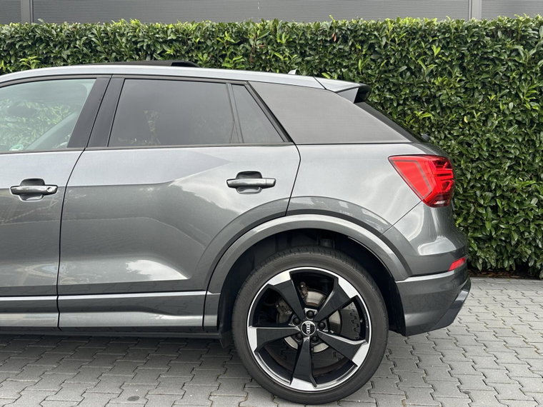 Vehicle Image 32