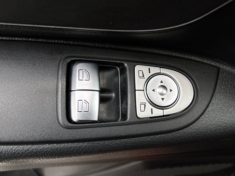 Vehicle Image 32