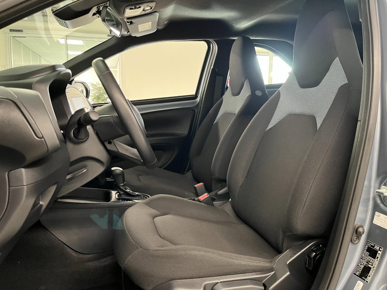 Vehicle Image 11