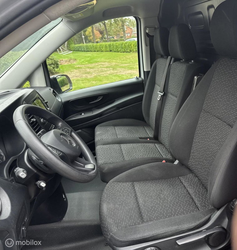 Vehicle Image 29