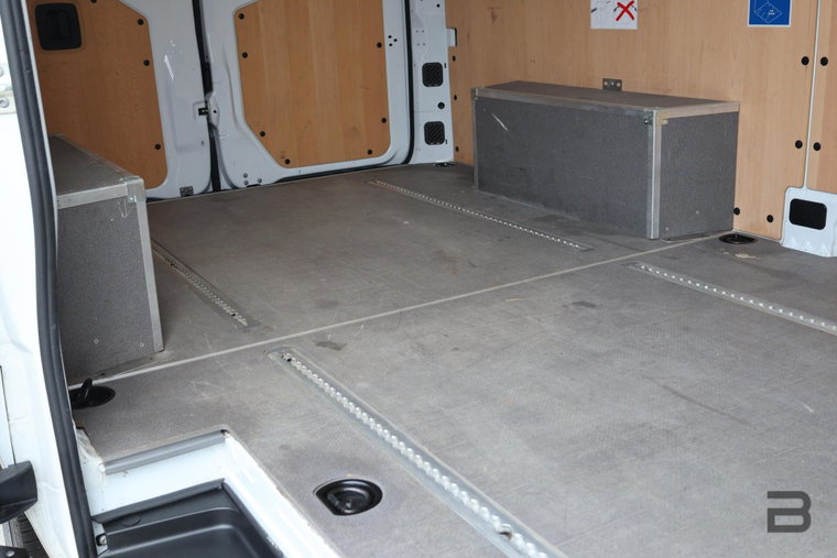 Vehicle Image 33