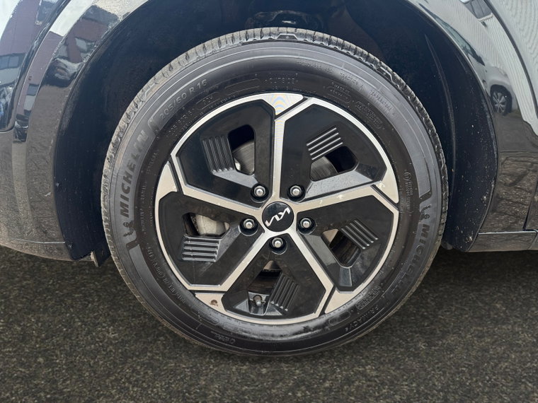 Vehicle Image 25