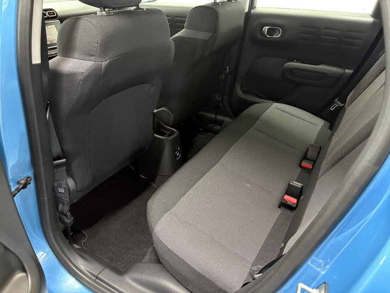 Vehicle Image 25