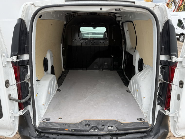Vehicle Image 13