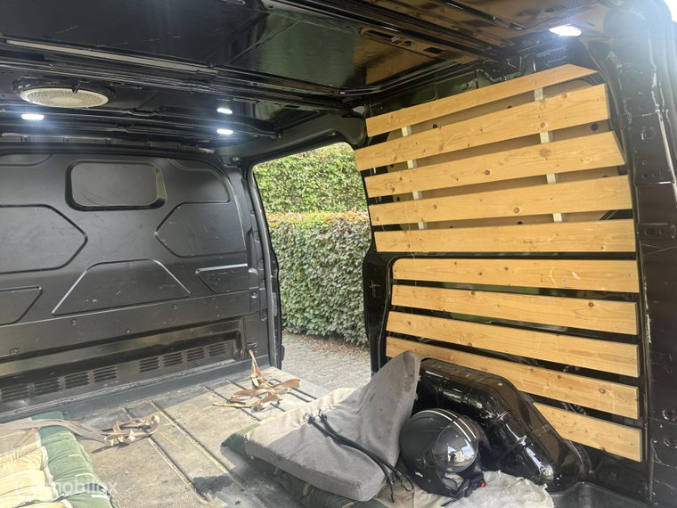 Vehicle Image 22