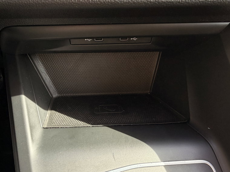 Vehicle Image 26