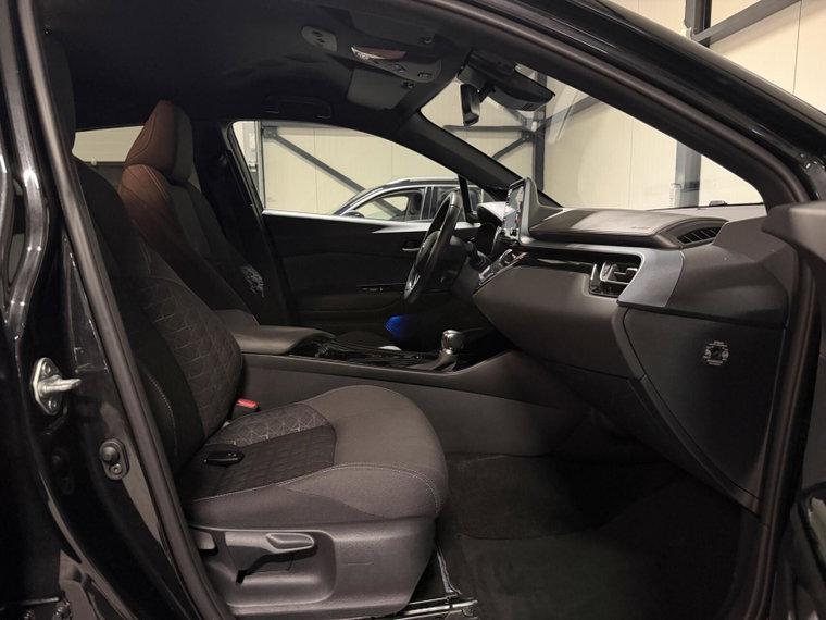 Vehicle Image 32
