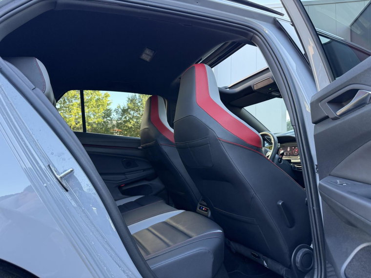 Vehicle Image 40
