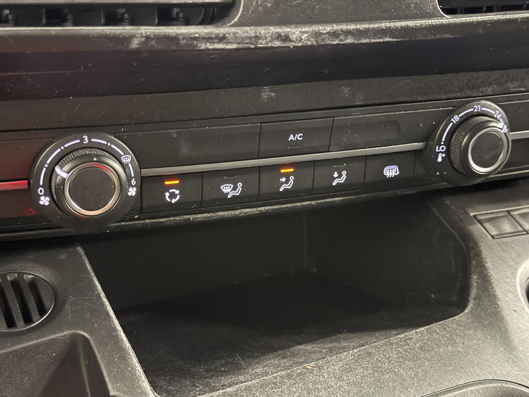 Vehicle Image 26