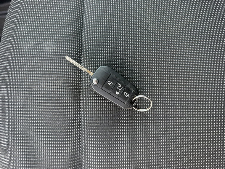 Vehicle Image 26