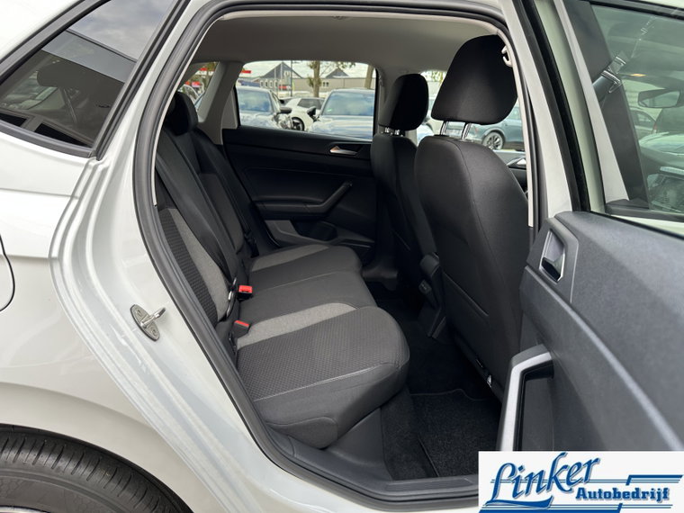 Vehicle Image 33