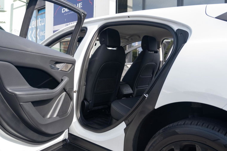 Vehicle Image 33