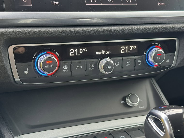 Vehicle Image 29
