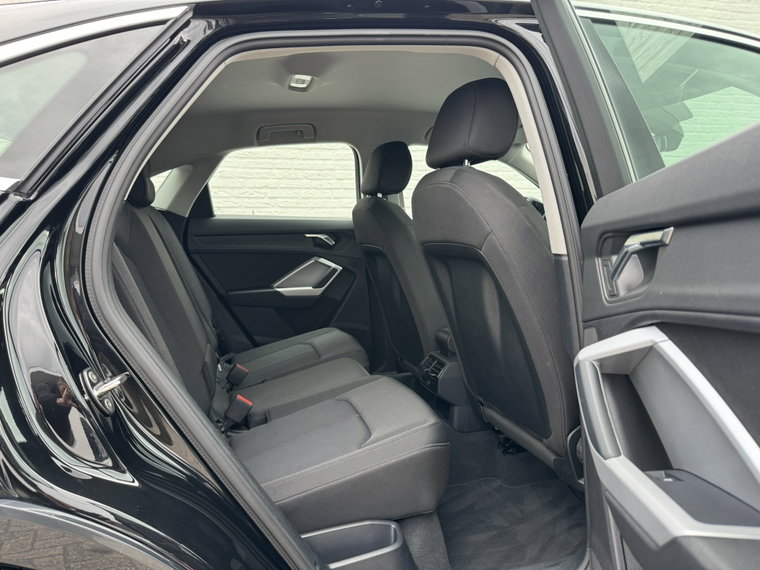 Vehicle Image 38