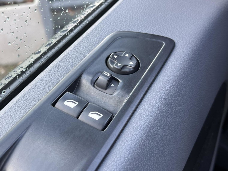 Vehicle Image 28