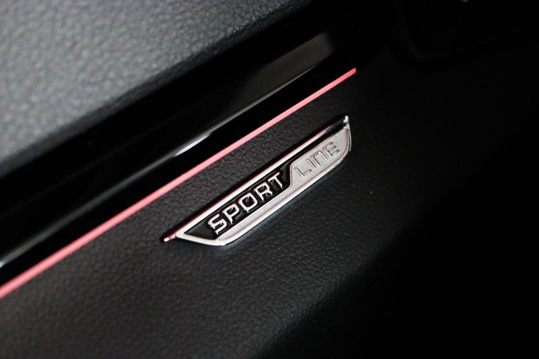 Vehicle Image 32