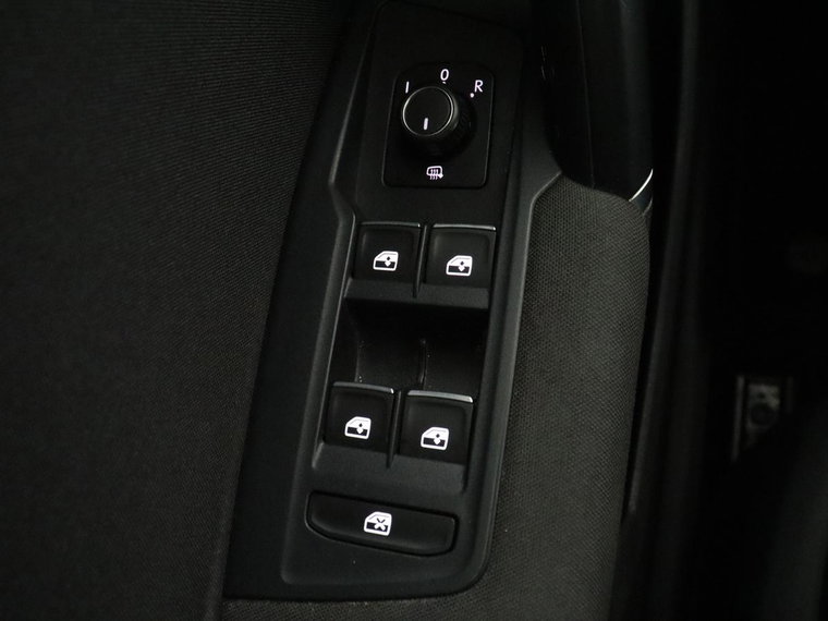 Vehicle Image 28