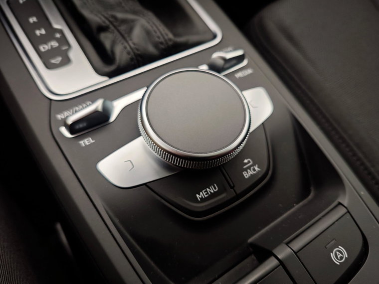 Vehicle Image 21