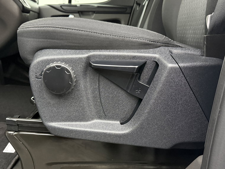 Vehicle Image 27