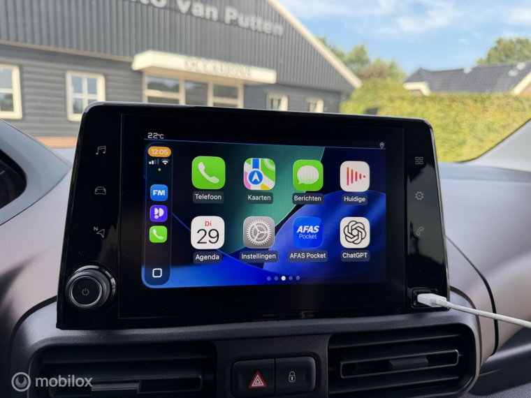 Vehicle Image 14