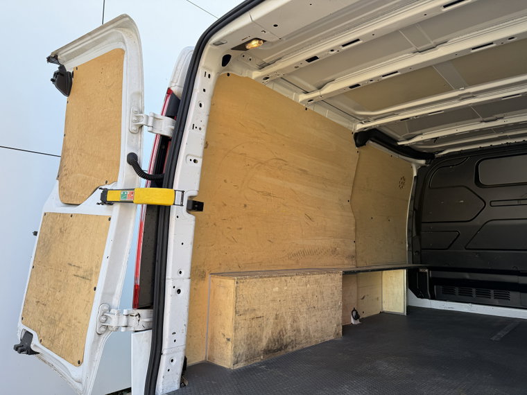 Vehicle Image 13