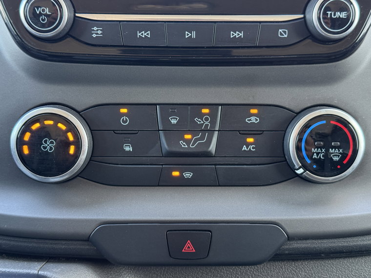 Vehicle Image 25