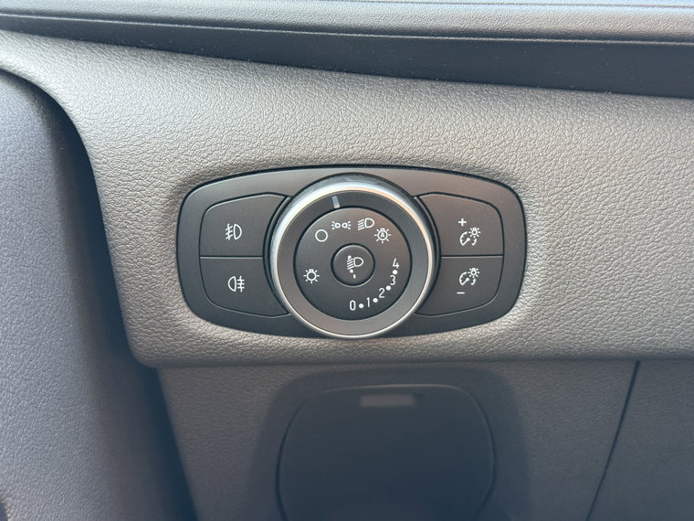 Vehicle Image 32