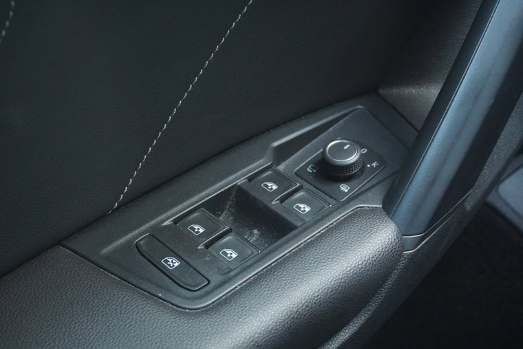 Vehicle Image 28