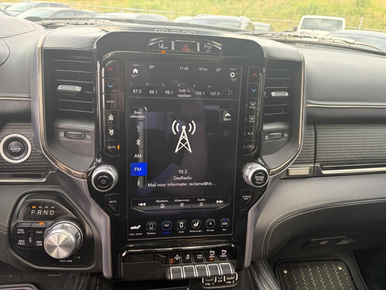 Vehicle Image 35