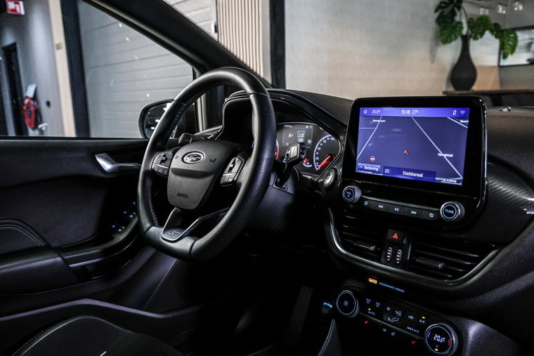 Vehicle Image 30