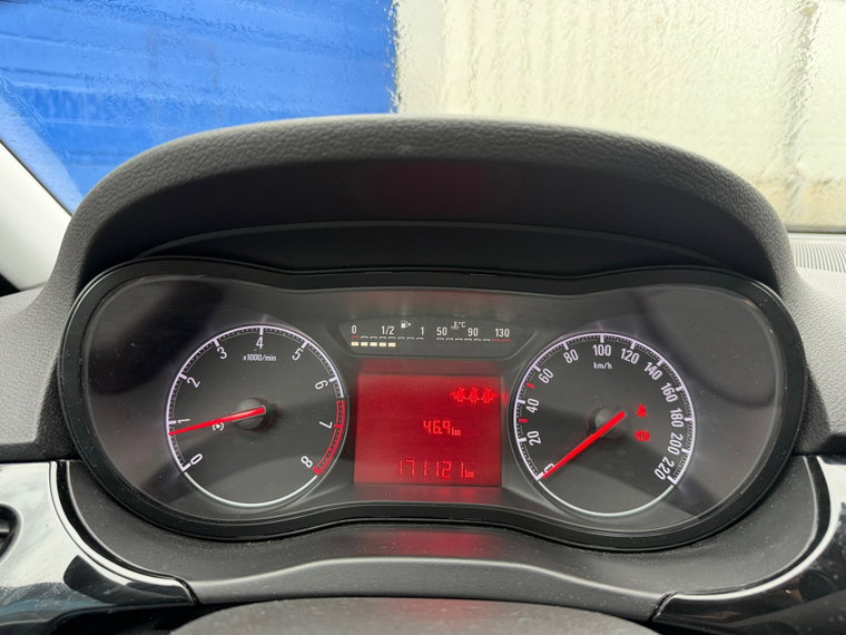 Vehicle Image 25