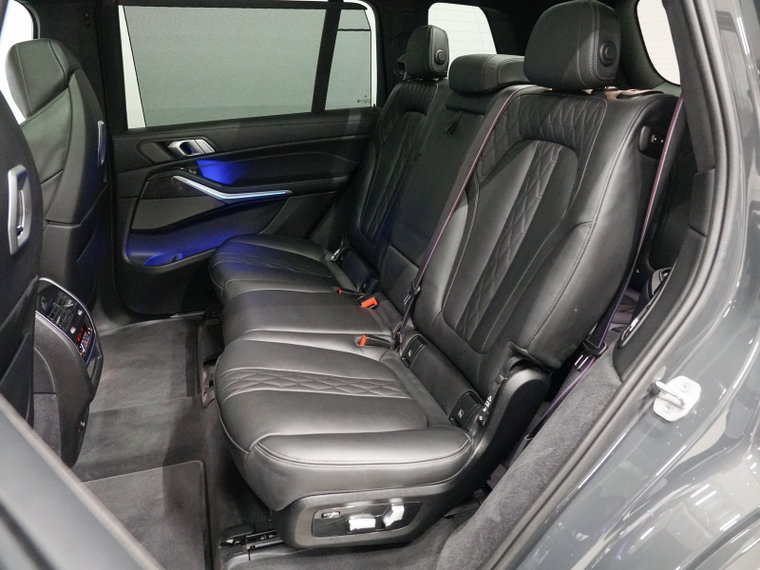 Vehicle Image 37