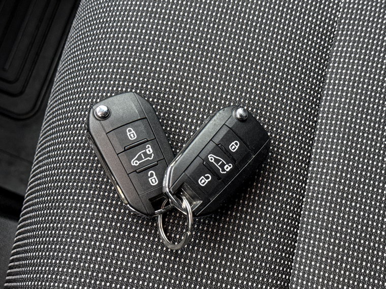Vehicle Image 24