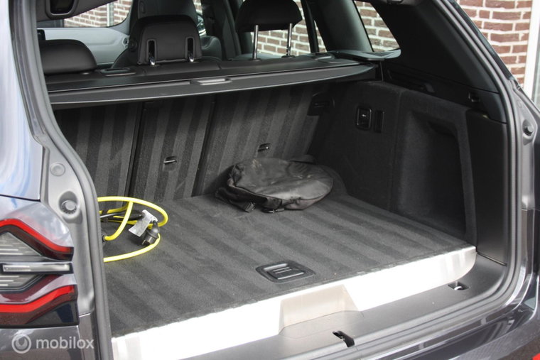 Vehicle Image 38