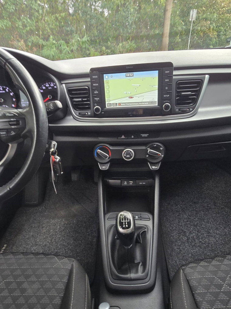 Vehicle Image 25