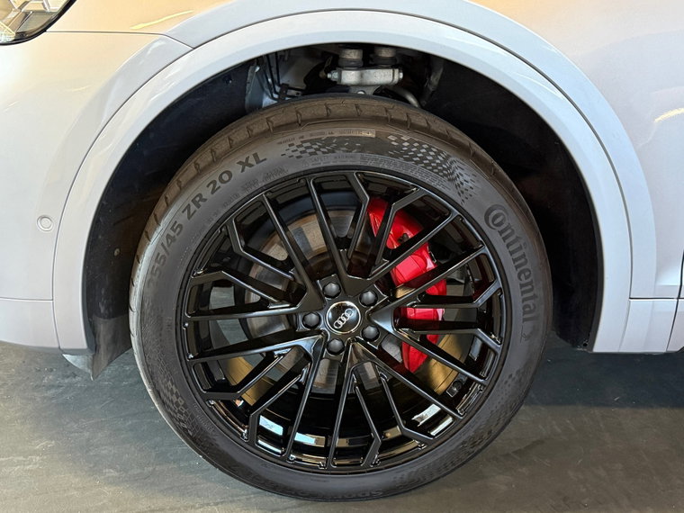 Vehicle Image 25