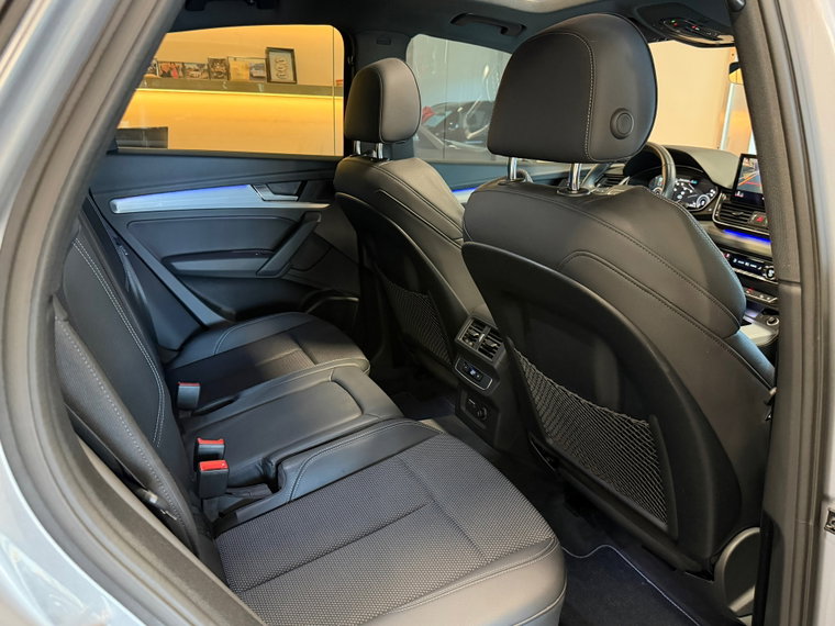 Vehicle Image 37