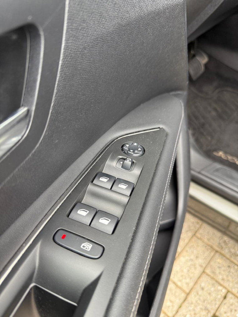 Vehicle Image 34
