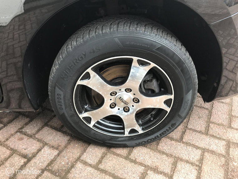Vehicle Image 24