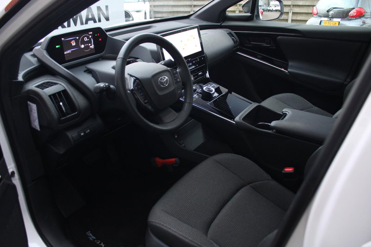 Vehicle Image 14