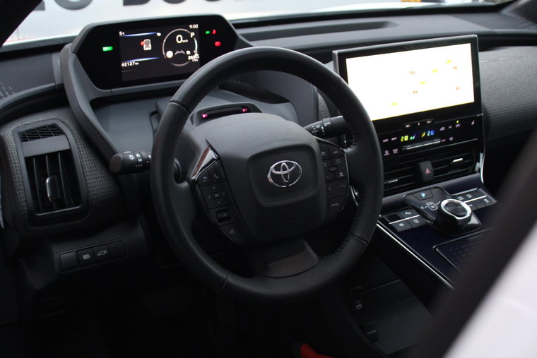 Vehicle Image 5