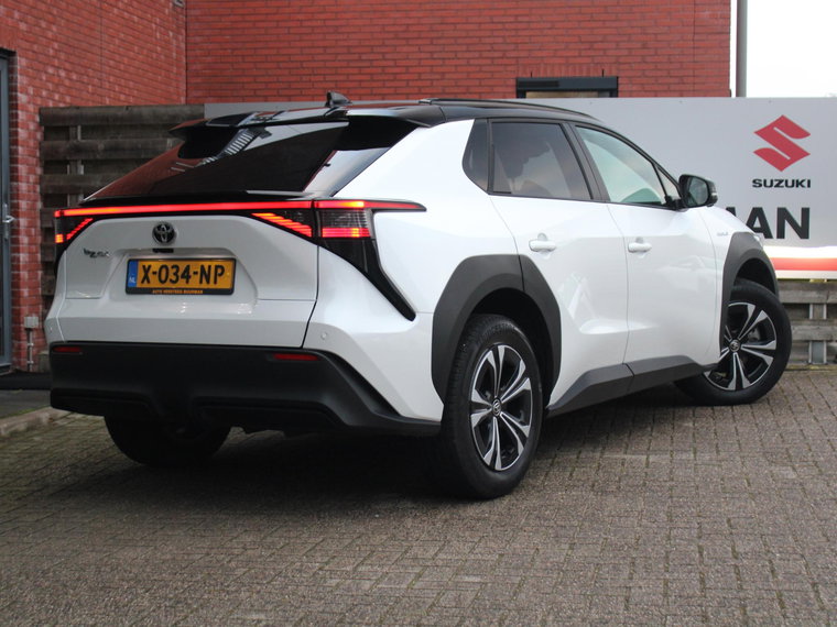 Vehicle Image 9