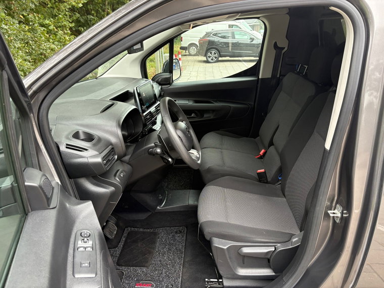 Vehicle Image 23