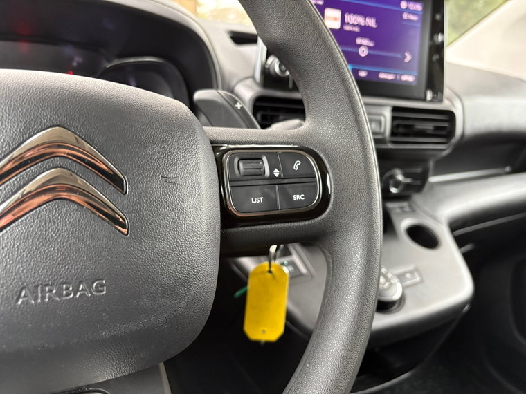 Vehicle Image 28