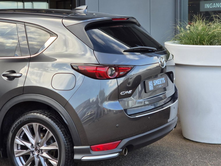 Vehicle Image 12