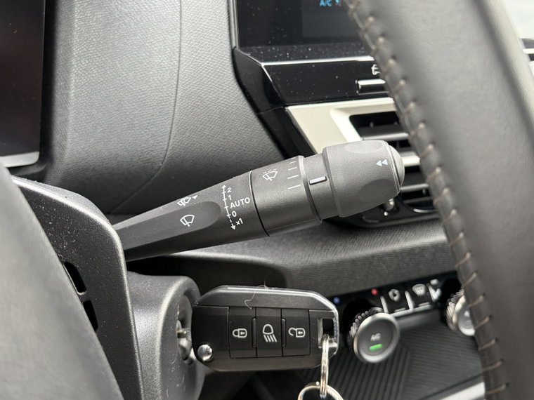 Vehicle Image 29