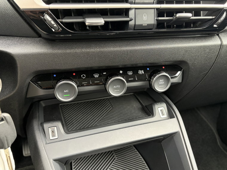 Vehicle Image 34