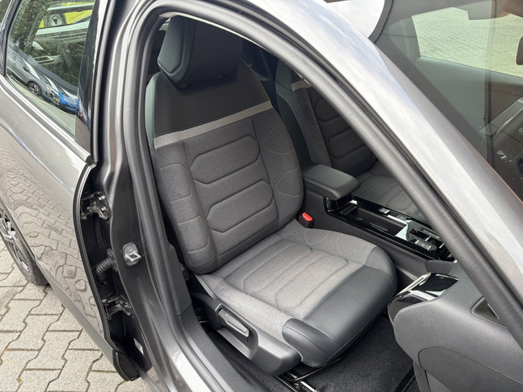 Vehicle Image 45