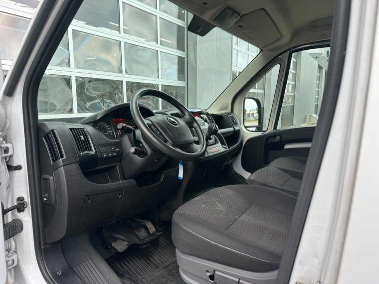 Vehicle Image 17