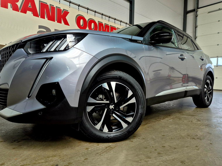 Vehicle Image 11